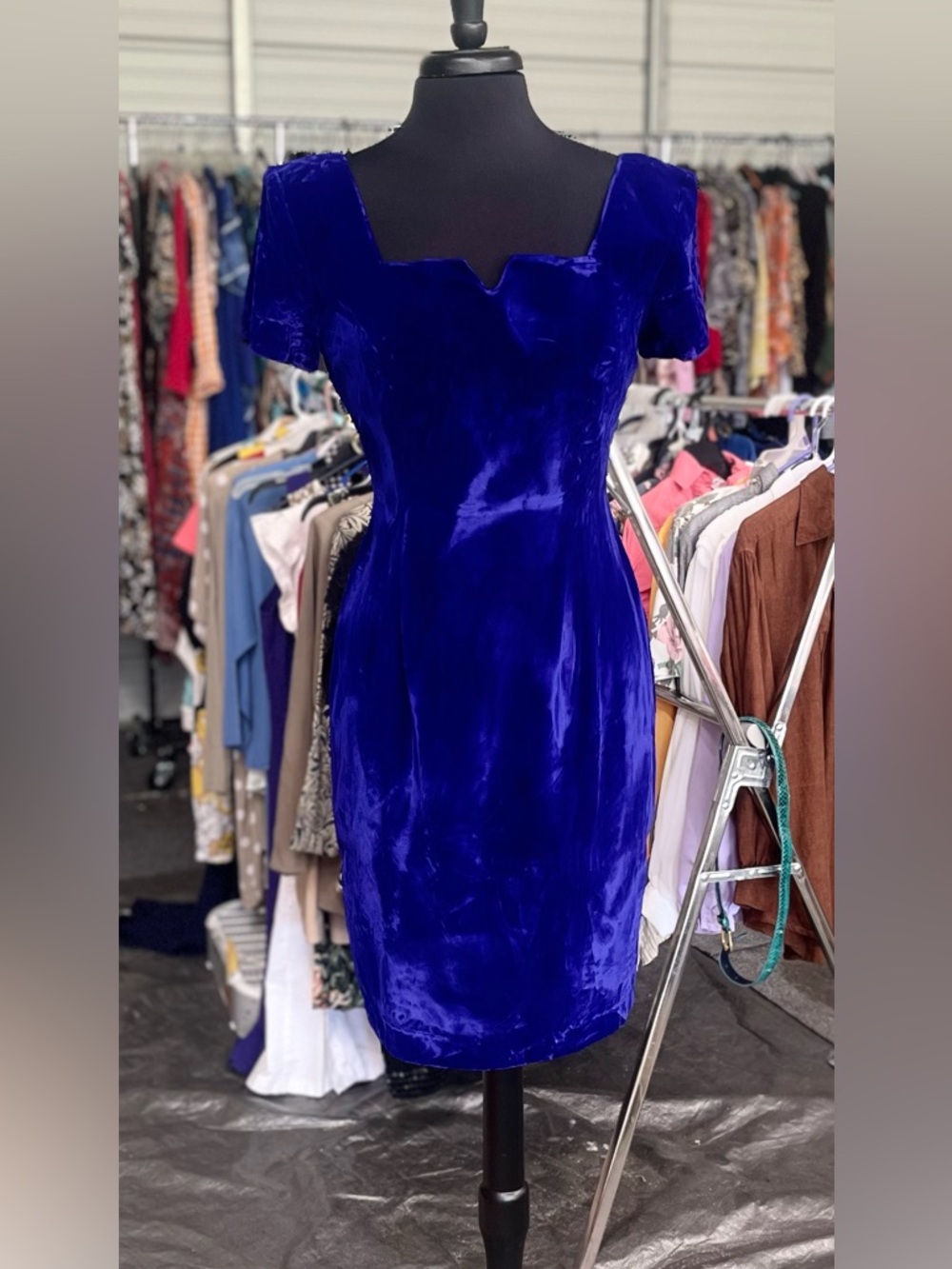 Vintage - Women’s Midi Velvet Dress in Midnight Blue